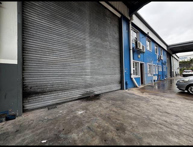 1,069M² WAREHOUSE TO LET IN BRIARDENE